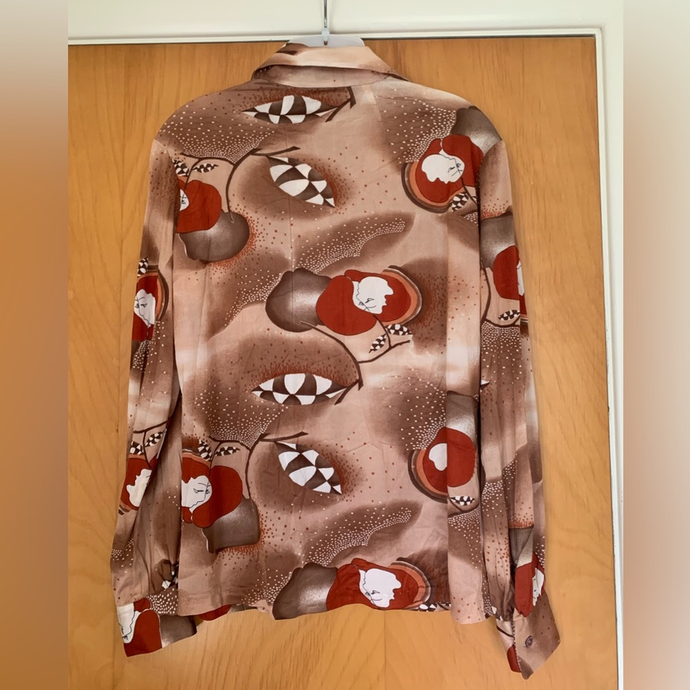 Vtg 1970’s Silk Blouse. View 4
